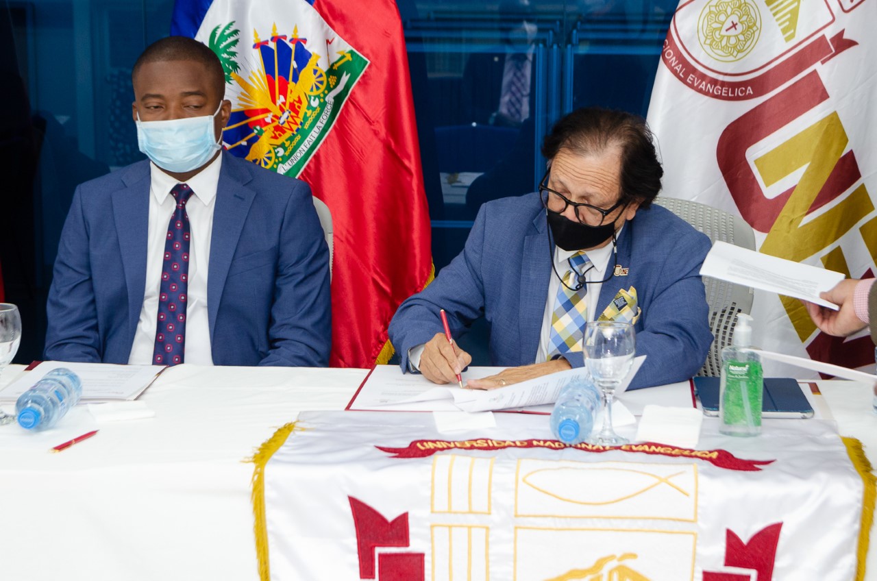 Unev Y Consulado De Haití Firman Acuerdo Para Formación De Profesionales Haitianos En Rd 0372